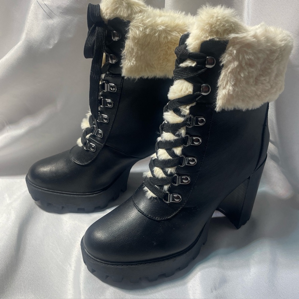 Chunky heel platform tie up boots with Off White faux fur trim Size 8.5